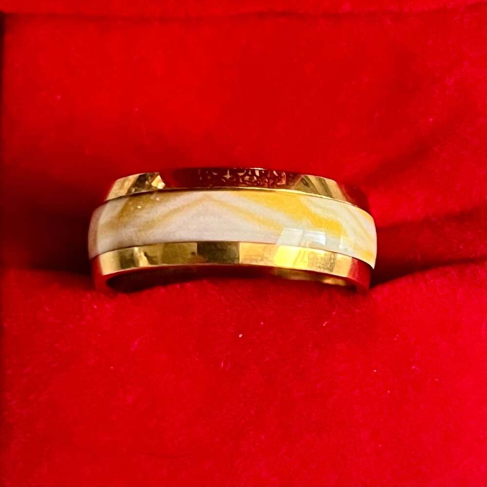Tungsten Carbide Gold Marble Pattern 8mm Band Polished Finish Size 11
